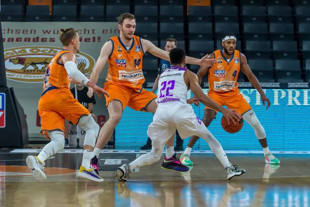 帮助球队取 帮助球队取